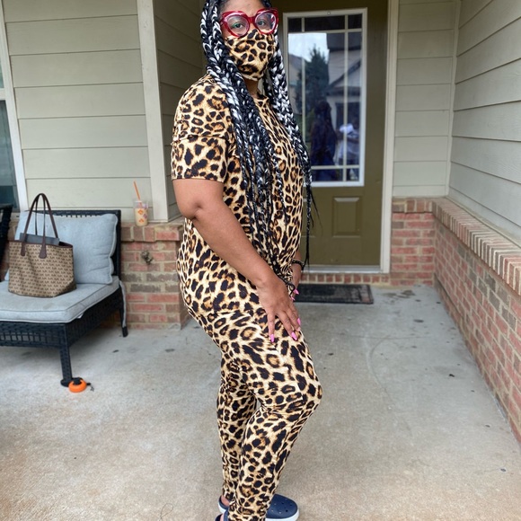 2 piece leopard 🐆 pants set plus size only - Picture 3 of 4